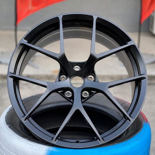 EBG Komplet sportowe felgi aluminiowe czarne 19x8.5 5x114.3 ET38