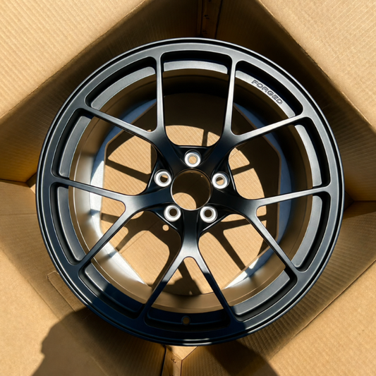 EBG Komplet sportowe felgi aluminiowe lekkostopowe czarne 19x8.5 5x112 ET30
