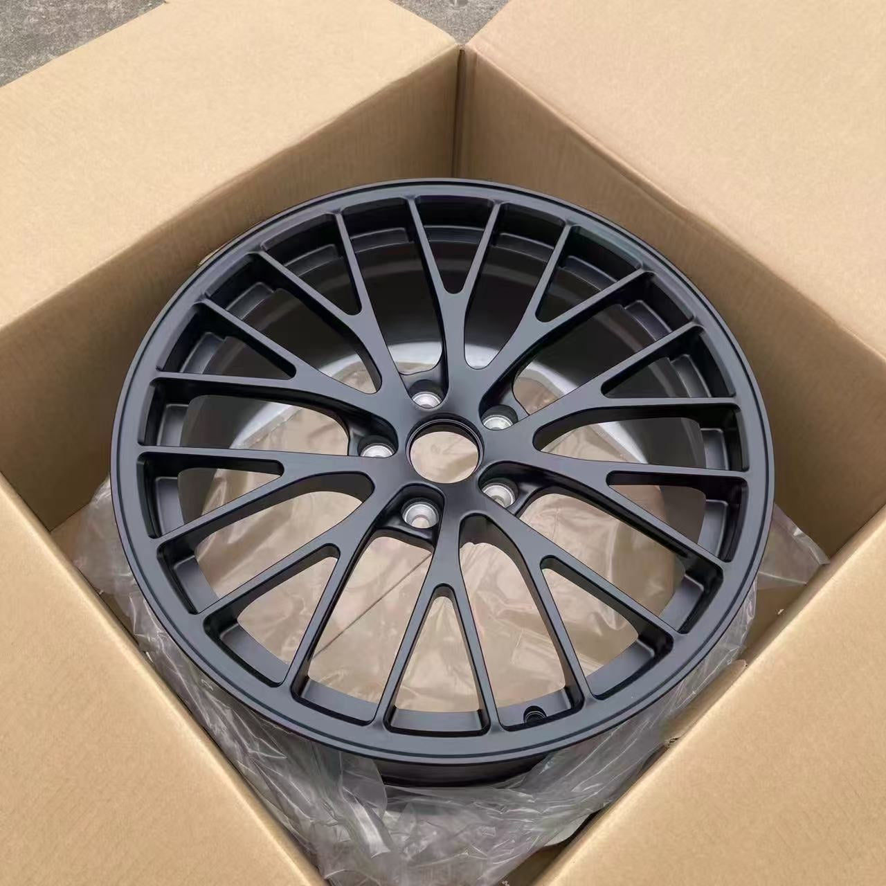 EBG Komplet sportowe felgi aluminiowe lekkostopowe czarne 20x8.5 5x112 ET30
