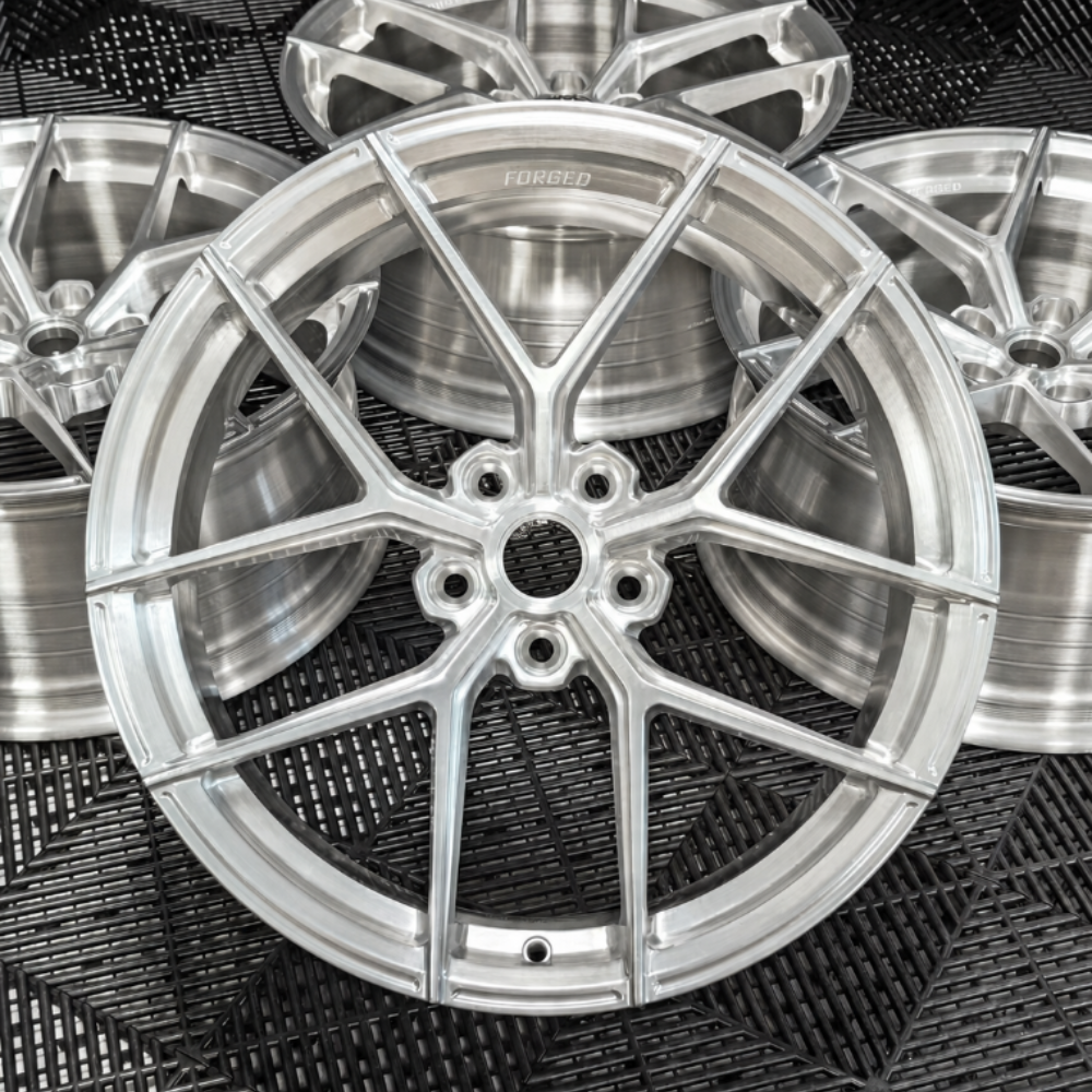 EBG Komplet sportowe felgi aluminiowe srebrne 19x8.5 5x112 ET30