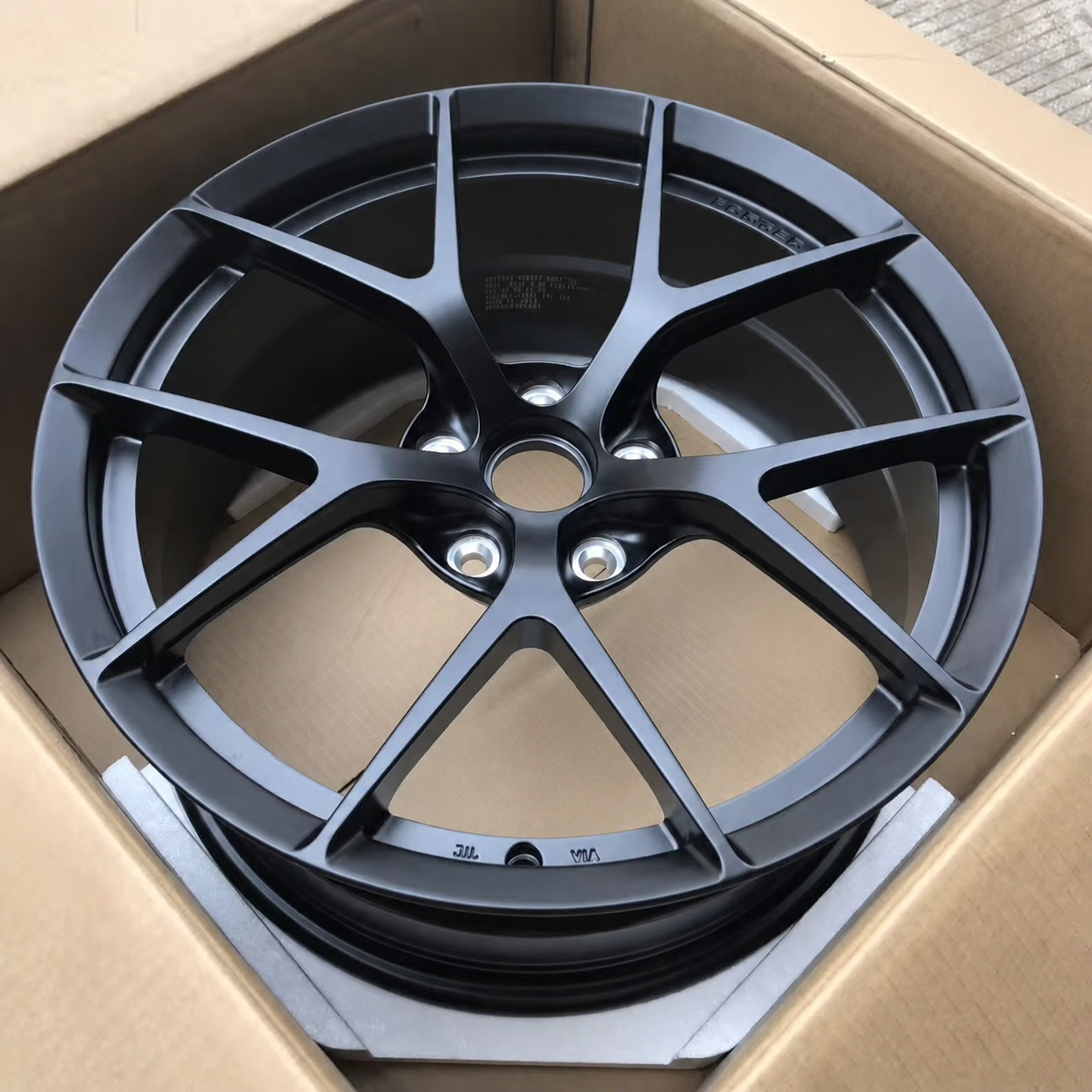 EBG Komplet sportowe felgi aluminiowe lekkostopowe czarne 19x9.5 5x112 ET38