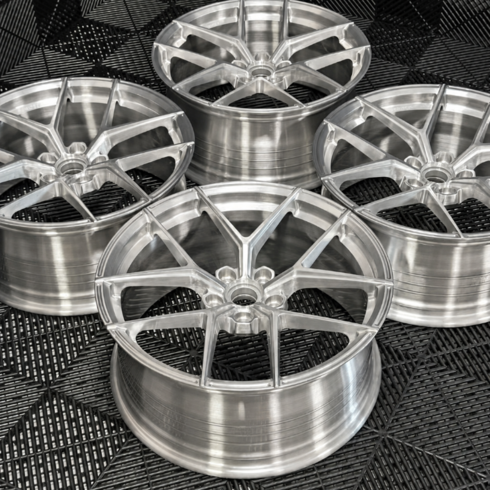 EBG Komplet sportowe felgi aluminiowe srebrne 19x8.5 5x112 ET30