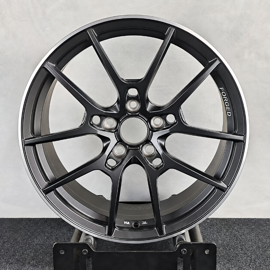 EBG Komplet sportowe felgi aluminiowe grafitowe 18x8 5x112 ET38