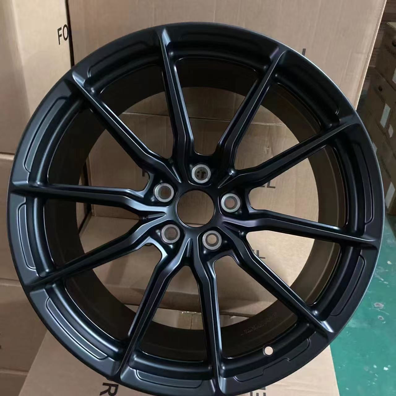 EBG Komplet sportowe felgi aluminiowe czarne 19x8.5 5x114.3 ET38