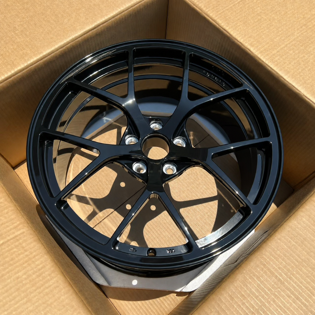 EBG Komplet sportowe felgi aluminiowe czarne 19x8.5 5x114.3 ET35
